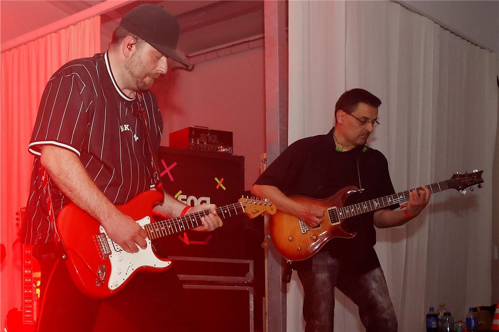 Tanz in den Mai in der Schützenheide mit "Burning Heart"