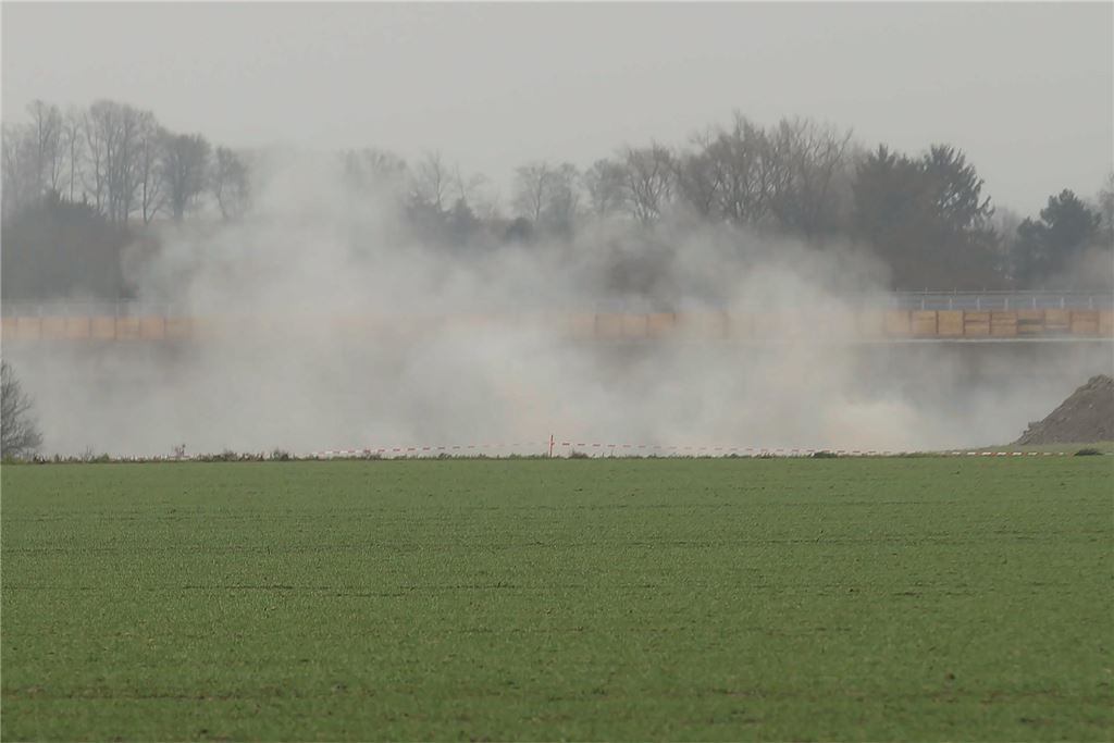 ... und der Zeitpunkt, als die Zünder den Sprengstoff zum Explodieren bringen.