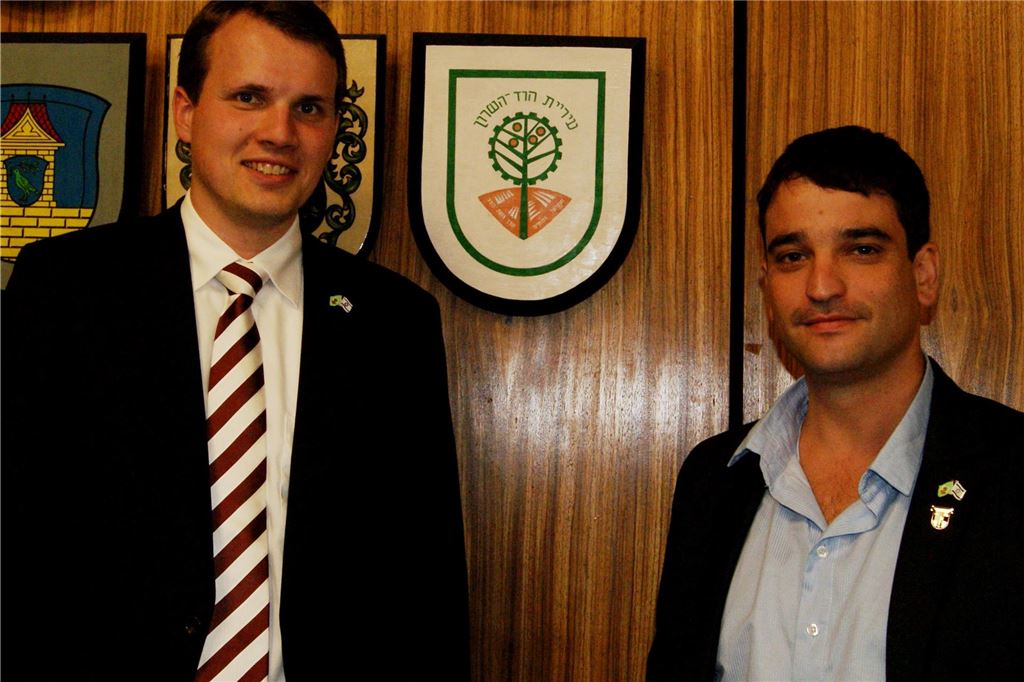 Dorstens Partnerstadt Hod haSharon ist seit Samstag im Ausnahmezustand Die Bürgermeister Stockhoff und Amir Kochavi.