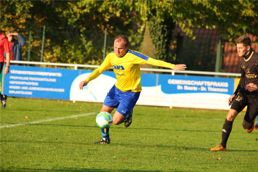 Dennis Kaminski beendet seine Karriere Dennis Kaminski für den SV Herbern am Ball.