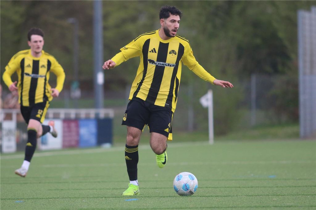 Nächsten Sonntag wichtiges Spiel für SuS Kaiserau: VFR Sölde zu Gast Abdulhai Aljouk am Ball