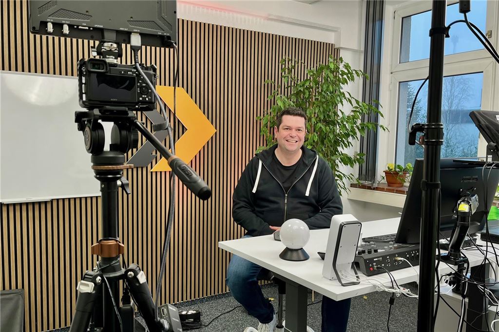 Unternehmen wandert ab: So steht es um die Vermarktung des Schürenfelds Adrian Schelp sitzt in seinem Büro.