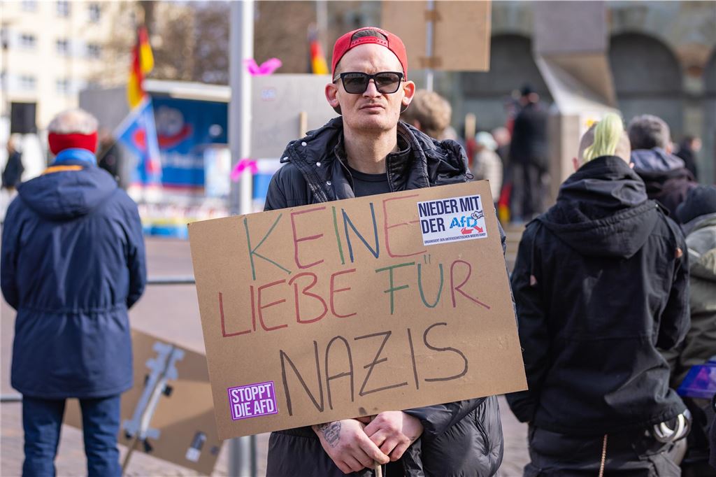 AfD-Kundgebung mit Gegendemo am 15.02.2025 in Unna