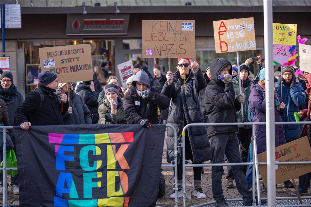 AfD-Kundgebung mit Gegendemo am 15.02.2025.