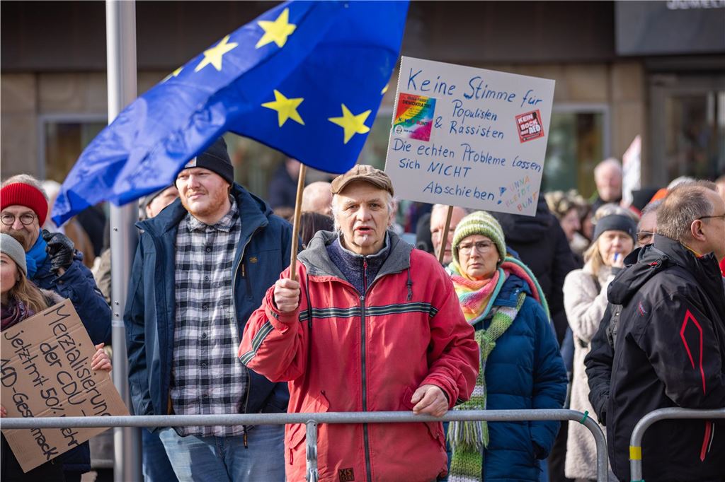 AfD-Kundgebung mit Gegendemo am 15.02.2025.
