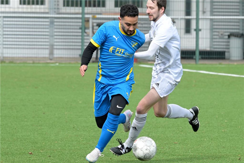 VfL Kamen stellt Neuzugang von der SG Gahmen vor Ahmet Karaduman, Neuzugang vom VfL Kamen, am Ball.