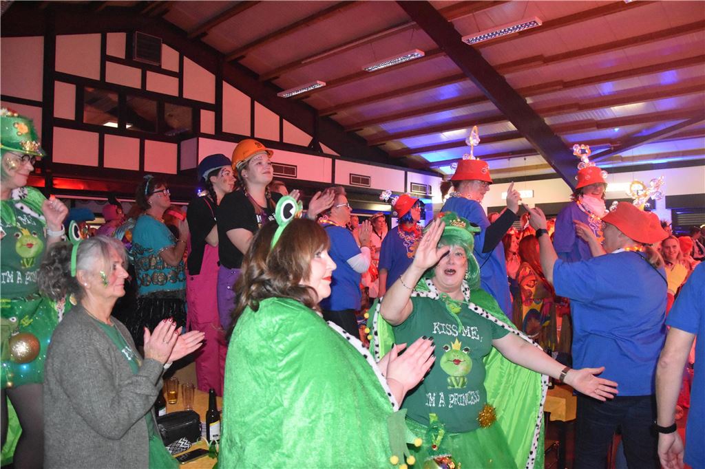 66-mal gute Laune bei der Damensitzung der MKG Alle haben Lust zu feiern: Die Stimmung war ausgelassen bei der Damensitzung der MKG am Samstagabend in der Hubertushalle.