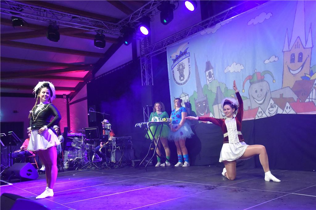 66-mal gute Laune bei der Damensitzung der MKG Alle haben Lust zu feiern: Die Stimmung war ausgelassen bei der Damensitzung der MKG am Samstagabend in der Hubertushalle.