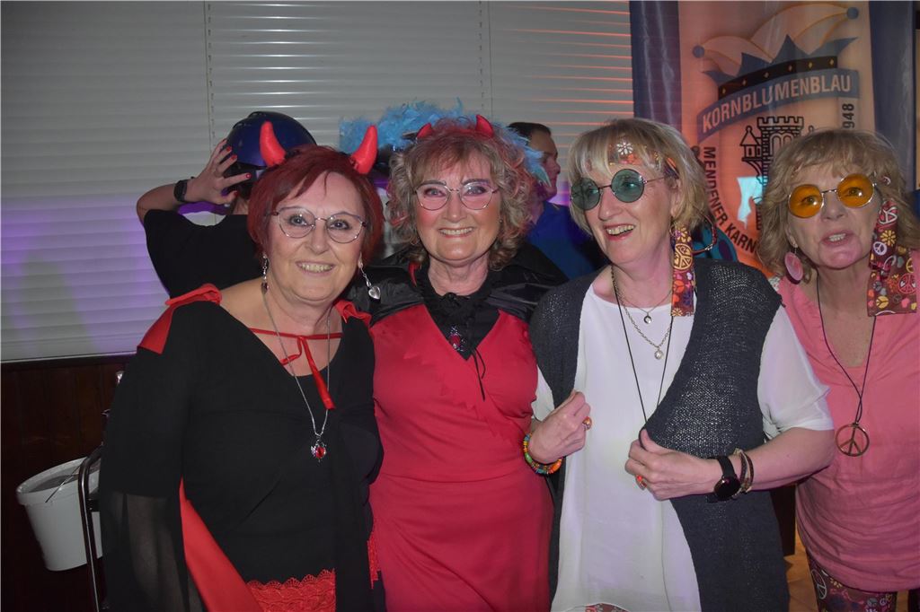 66-mal gute Laune bei der Damensitzung der MKG Alle haben Lust zu feiern: Die Stimmung war ausgelassen bei der Damensitzung der MKG am Samstagabend in der Hubertushalle.