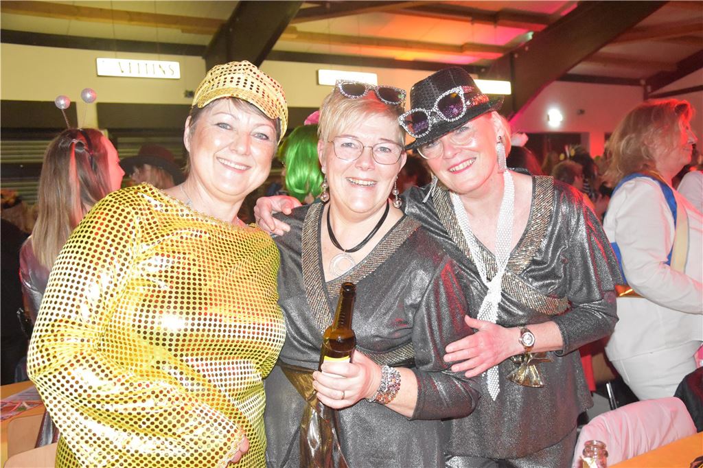 66-mal gute Laune bei der Damensitzung der MKG Alle haben Lust zu feiern: Die Stimmung war ausgelassen bei der Damensitzung der MKG am Samstagabend in der Hubertushalle.
