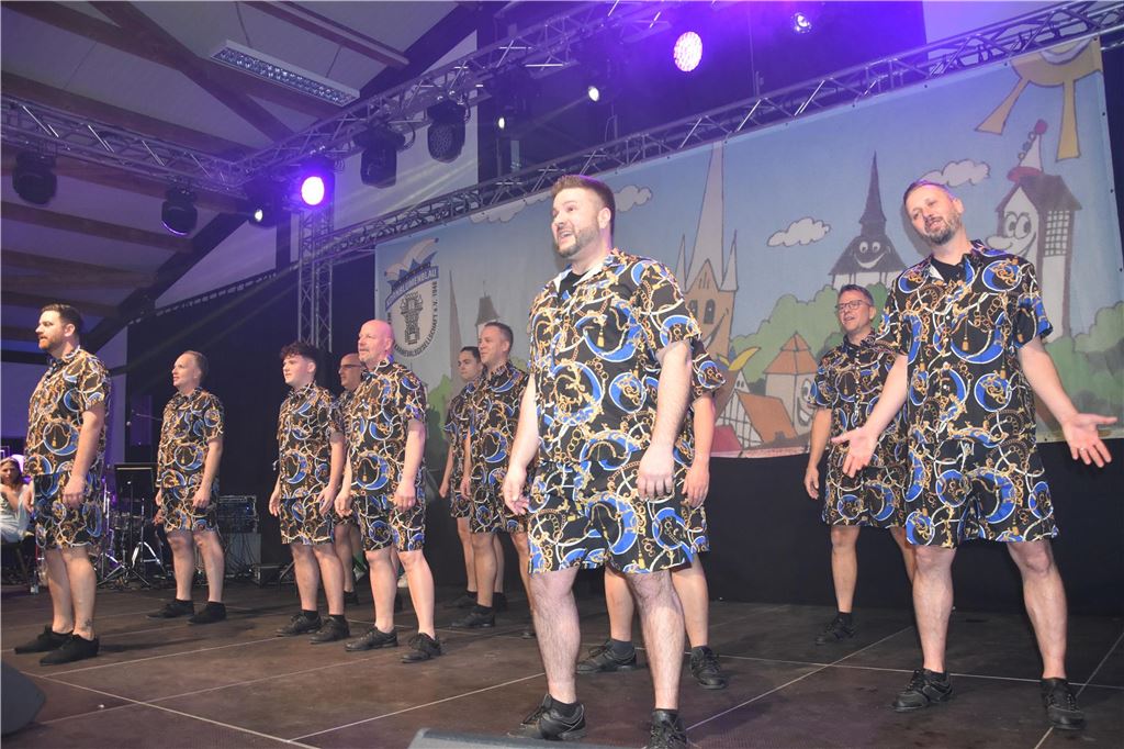 66-mal gute Laune bei der Damensitzung der MKG Alle haben Lust zu feiern: Die Stimmung war ausgelassen bei der Damensitzung der MKG am Samstagabend in der Hubertushalle.