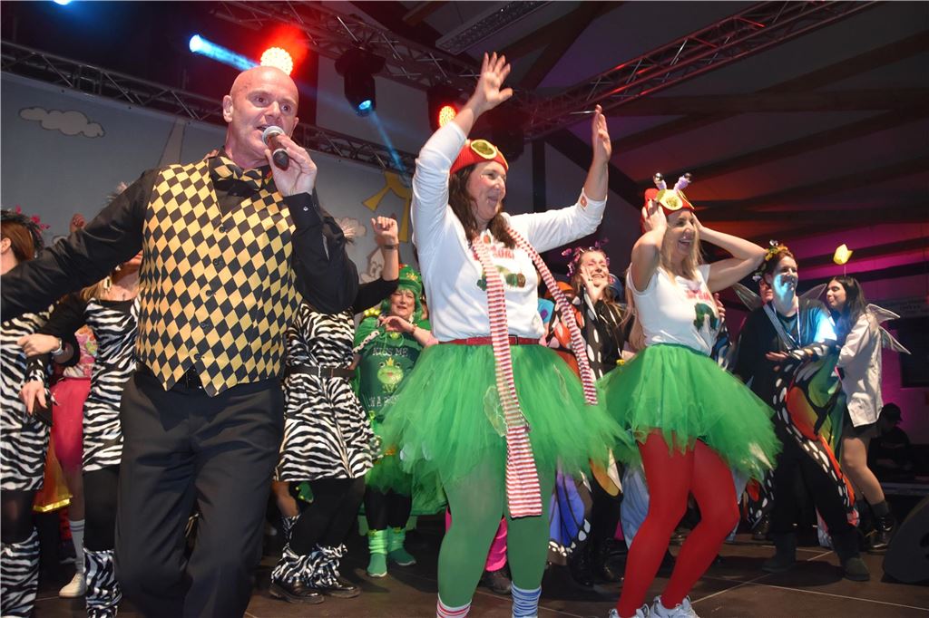66-mal gute Laune bei der Damensitzung der MKG Alle haben Lust zu feiern: Die Stimmung war ausgelassen bei der Damensitzung der MKG am Samstagabend in der Hubertushalle.