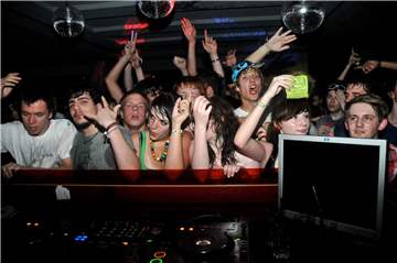 Als der französische DJ Mr. Oizo im Le Grand auflegte, rasteten alle Gäste aus.