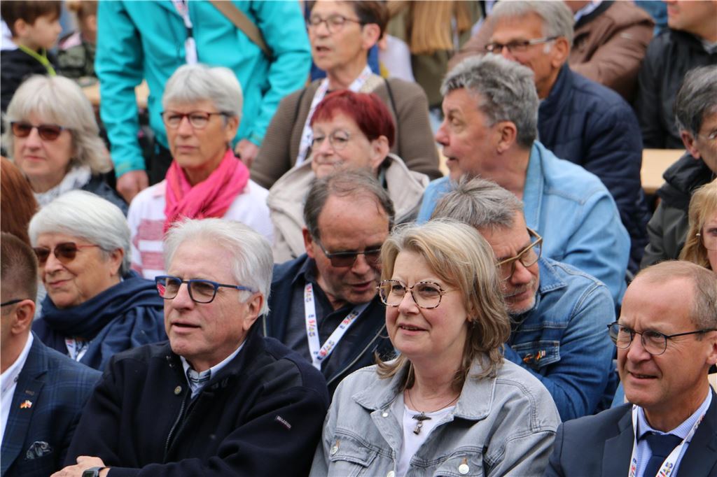 „Ich bin ein Kamener!“: In Krisenzeiten festigen Partnerstädte Freundschaft Altbürgermeister Hermann Hupe, der sich in seiner Amtszeit stark machte für die Städtepartnerschaft, verfolgte den Festakt aus dem Publikum.