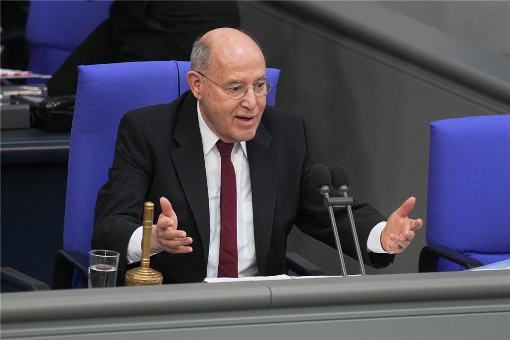 AfD rückt laut Umfrage näher an Union heran: Scholz erhält Entlassungsurkunde - Newsblog Alterspräsident Gysi leitet die Sitzung bis zur Wahl der neuen Bundestagspräsidentin.