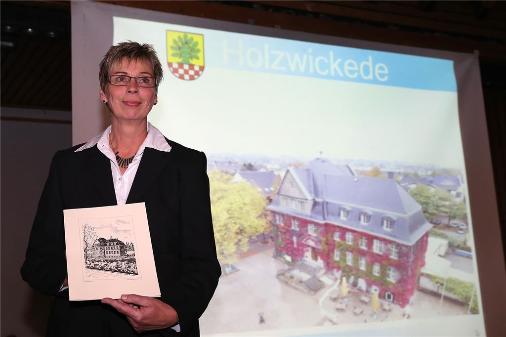 Wilfried Brinkmann legt sein Ratsmandat „dankbar und zufrieden“ nieder Am 20. Oktober 2015 übernimmt das BBL-Mitglied Ulrike Drossel offiziell das Holzwickeder Bürgermeisteramt. Für die Wählerinitiative war der Sieg bei den Kommunalwahlen dereinst ein riesiger Erfolg.