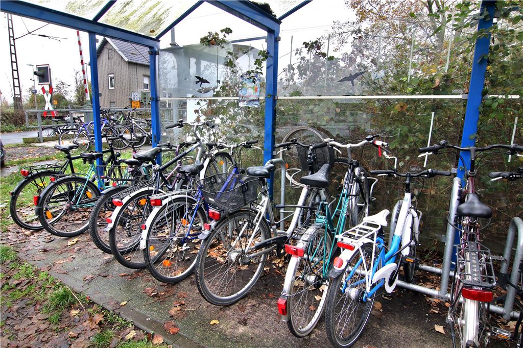 Grundidee liegt im Teilen: Das Auto als öffentliches Verkehrsmittel Am Bahnhof in Lünern soll die bisherige Fahrradabstellanlage durch eine Mobilstation ersetzt werden, die einen flexiblen Wechsel des Verkehrsmittels begünstigt.
