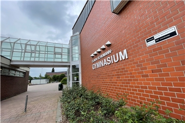 Am Clara-Schumann-Gymnasium in Holzwickede wird es im neuen Schuljahr 2022/23 drei Eingangsklassen geben. Erst im Dezember war eine Vierzügigkeit für die Schule beschlossen worden. Doch die Schülerzahlen sind zu niedrig.