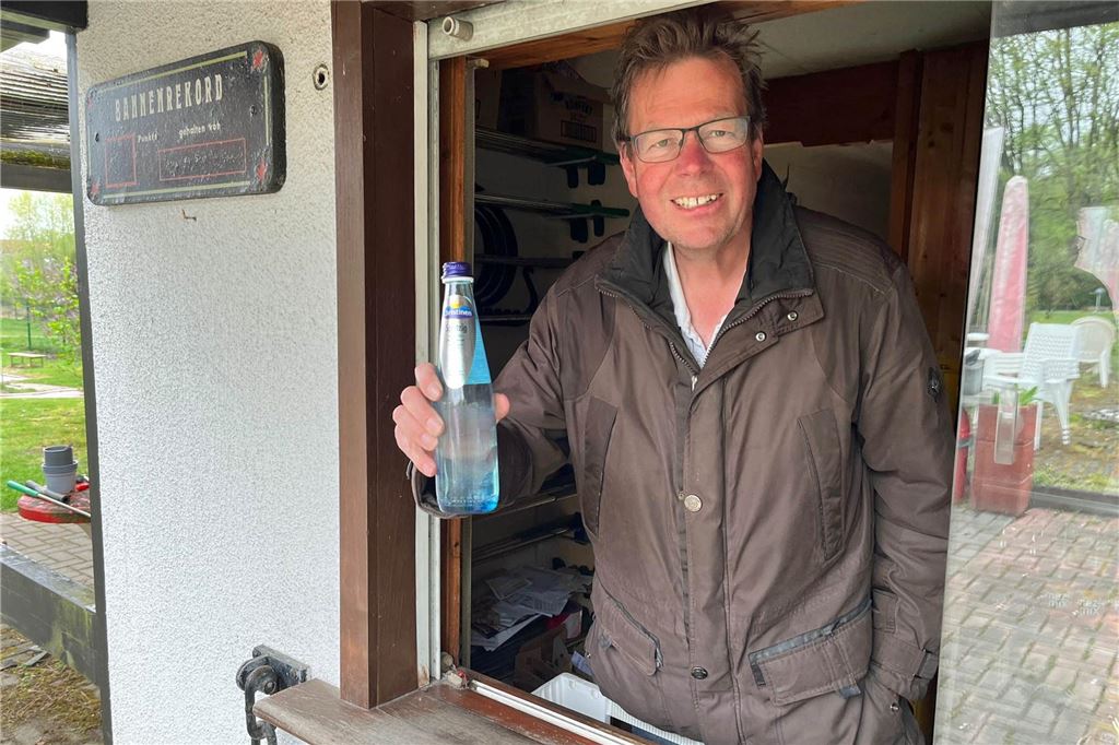 Minigolf-Anlage geöffnet: „Für mich als Einzelkämpfer ist es sehr schwer“ Am Kassenhäuschen verkauft der Inhaber Getränke und Eis zu zivilen Preisen.