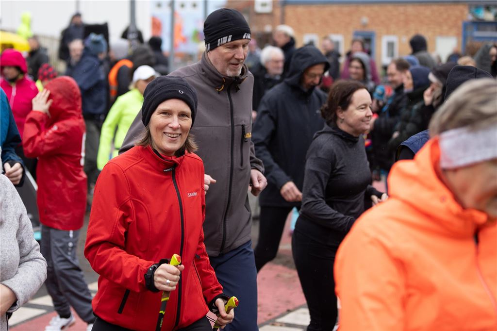 Silvesterläufer unterstützen die Arbeit im Jugendcafé „Chili“ Beim Silvesterlauf 2023 in Unna gehen und laufen zahlreiche Kinder, Jugendliche, Frauen und Männer.