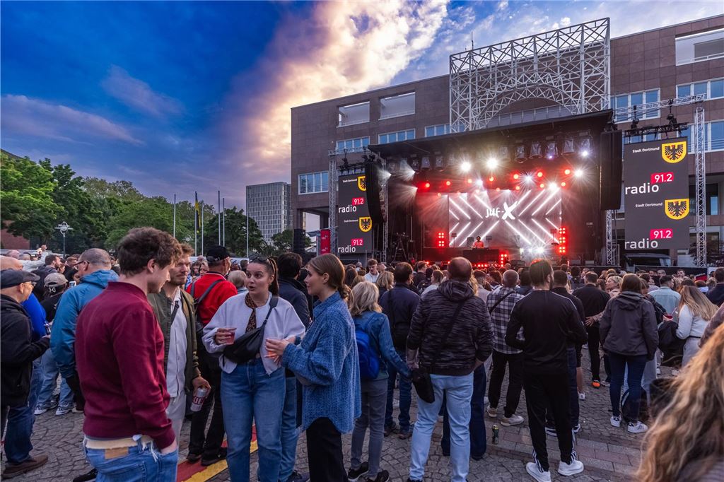 Party beim Stadtfest Dortbunt in der Dortmunder Innenstadt.