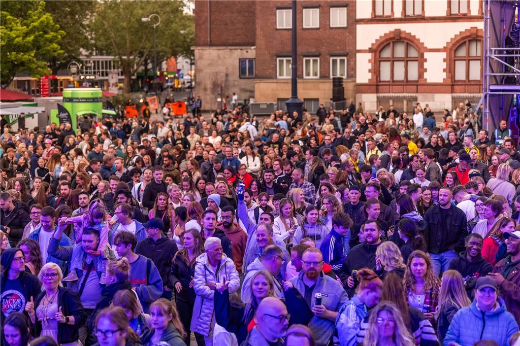 Party beim Stadtfest Dortbunt in der Dortmunder Innenstadt.