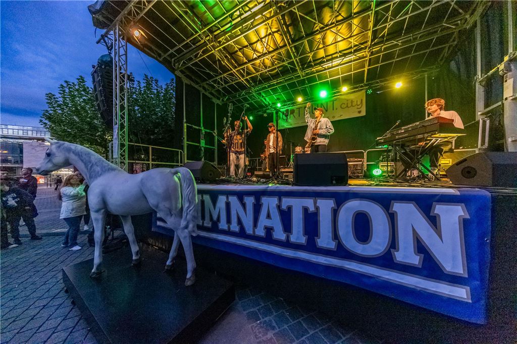 Party beim Stadtfest Dortbunt in der Dortmunder Innenstadt.
