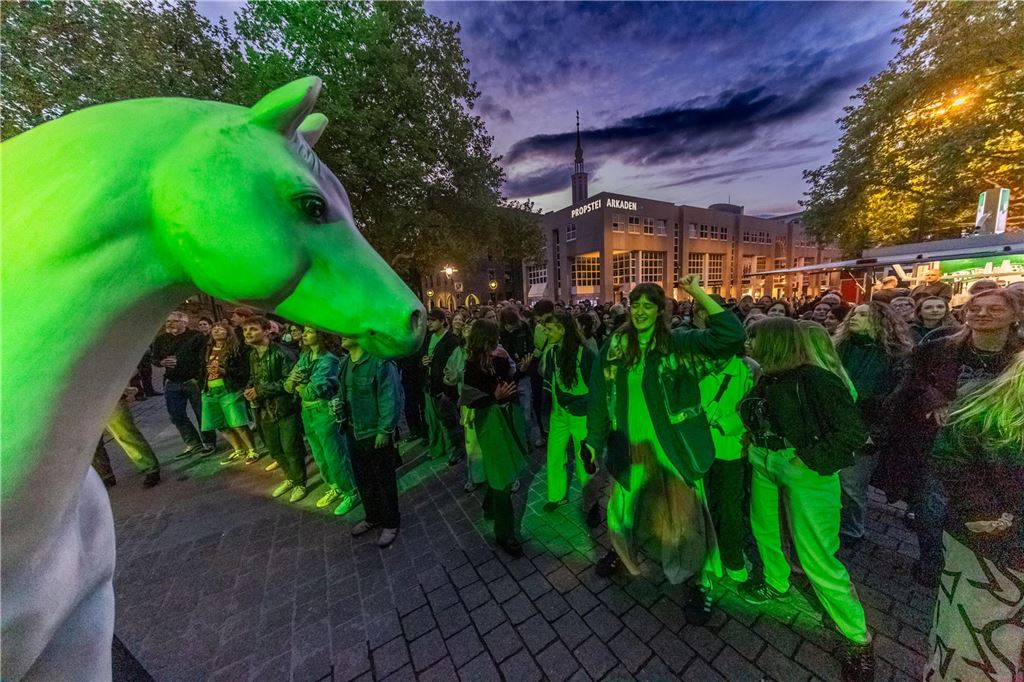 Party beim Stadtfest Dortbunt in der Dortmunder Innenstadt.