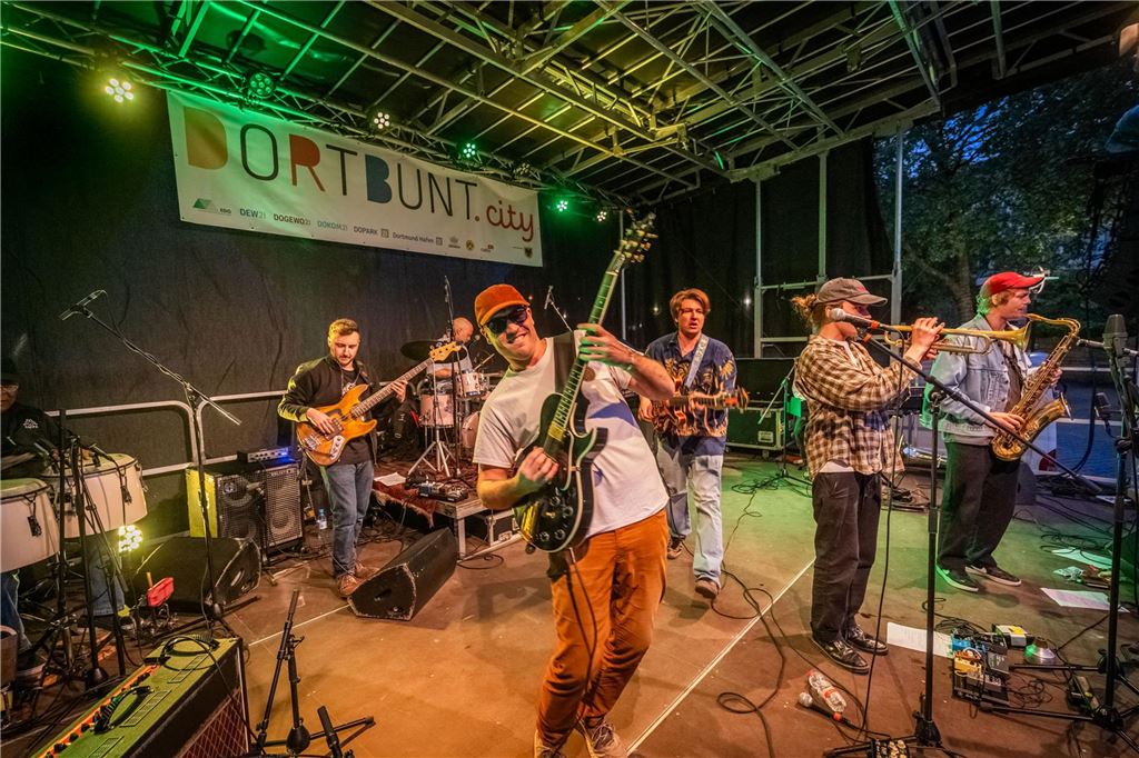 Party beim Stadtfest Dortbunt in der Dortmunder Innenstadt.
