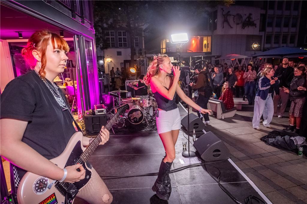 Party beim Stadtfest Dortbunt in der Dortmunder Innenstadt.