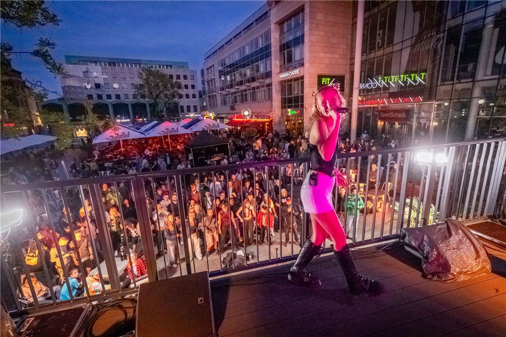 Party beim Stadtfest Dortbunt in der Dortmunder Innenstadt.
