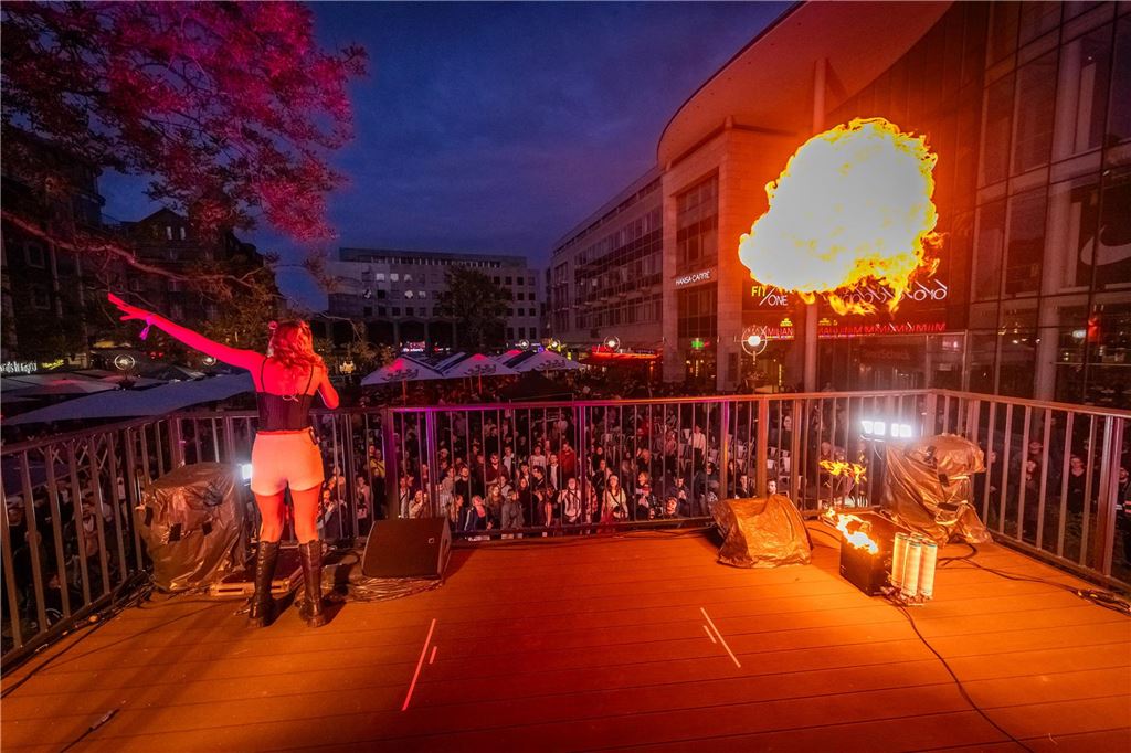 Party beim Stadtfest Dortbunt in der Dortmunder Innenstadt.