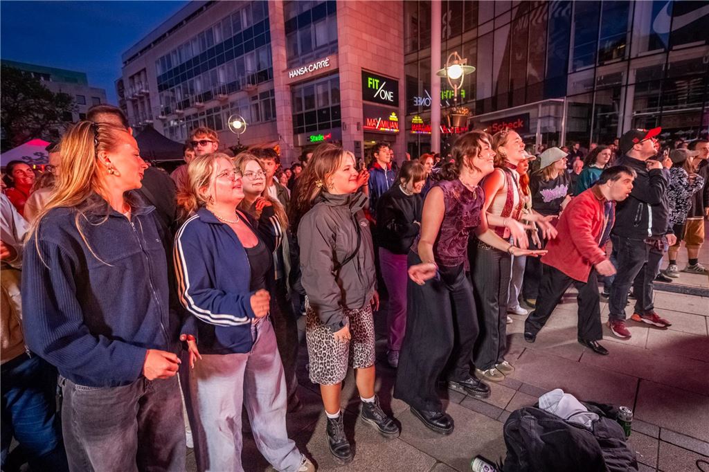 Party beim Stadtfest Dortbunt in der Dortmunder Innenstadt.