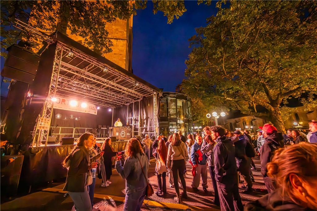 Party beim Stadtfest Dortbunt in der Dortmunder Innenstadt.
