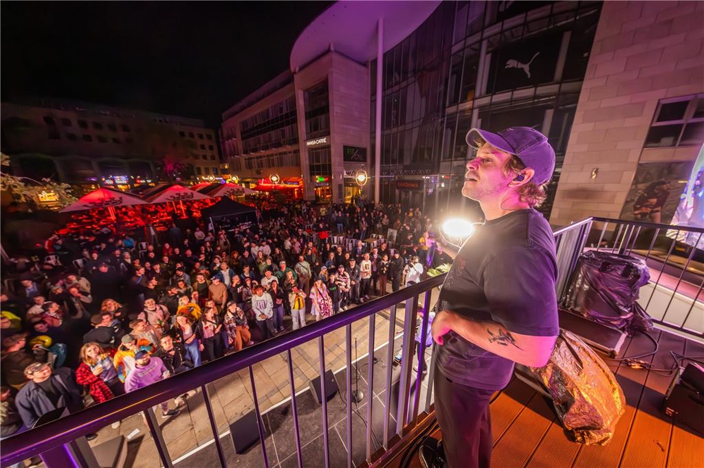 Party beim Stadtfest Dortbunt in der Dortmunder Innenstadt.
