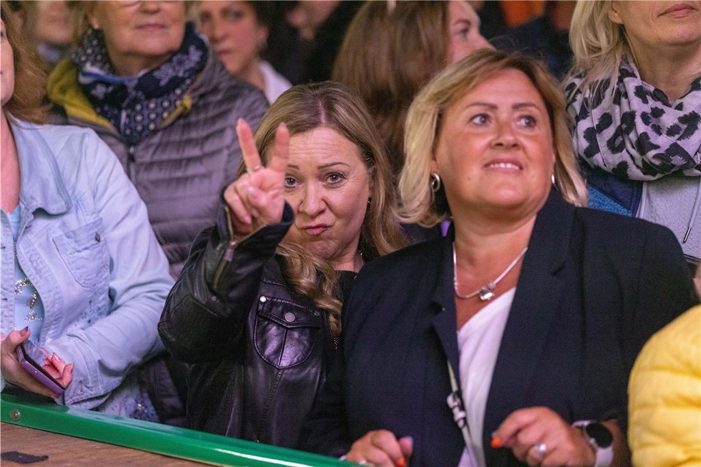 Besucher der Festa Italiana in Unna am Samstagabend, 23. Mai 2023