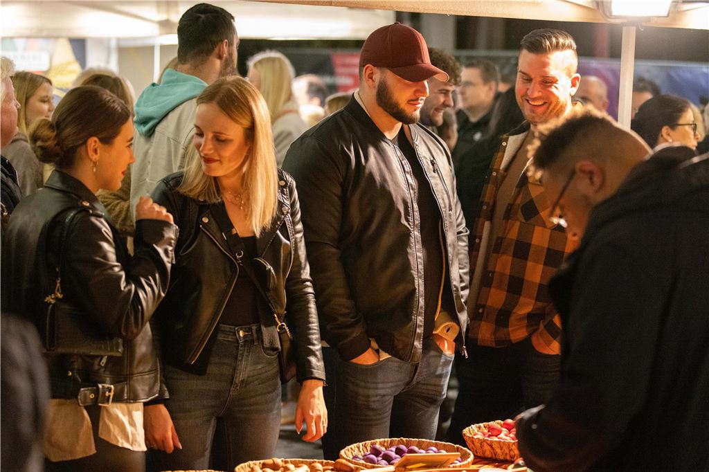 Besucher der Festa Italiana in Unna am Samstagabend, 23. Mai 2023