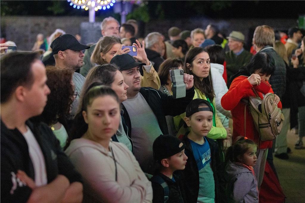Besucher der Festa Italiana in Unna am Samstagabend, 23. Mai 2023