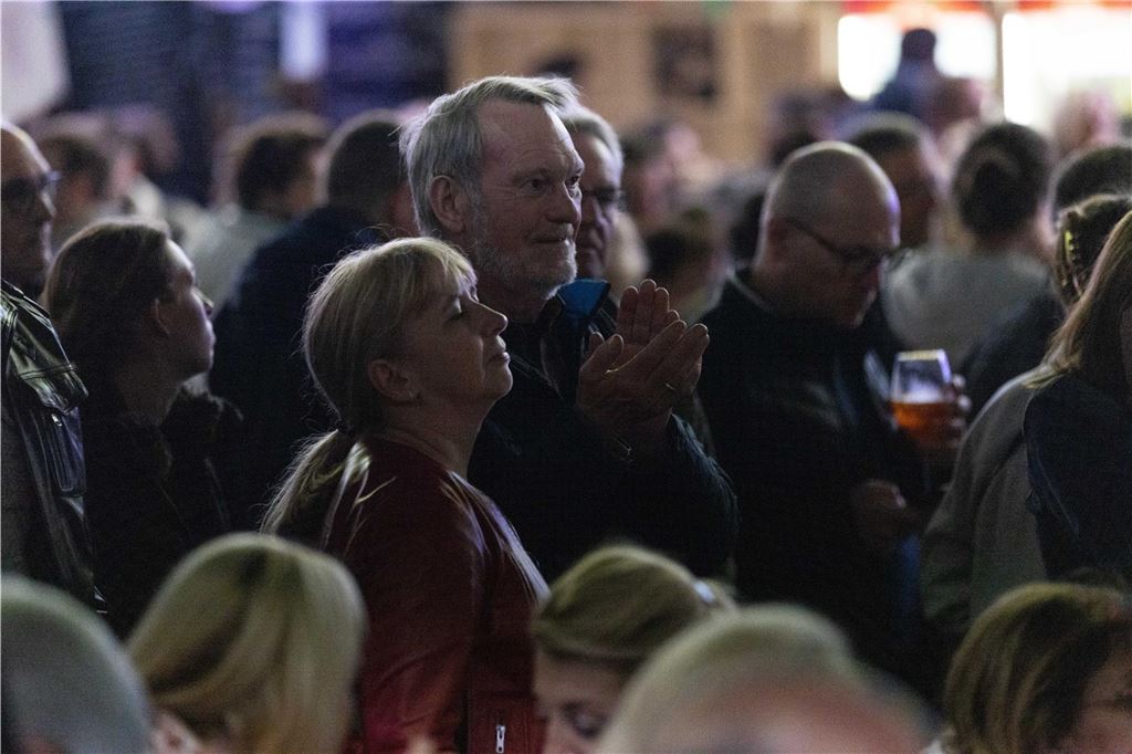 Besucher der Festa Italiana in Unna am Samstagabend, 23. Mai 2023