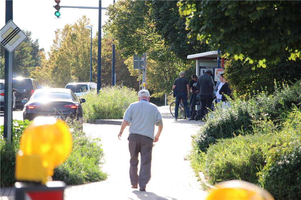 Kriminalität in Holzwickede: Einbrüche, Mehrfachtäter, Diamorphin-Ambulanz An den Bushaltestellen der Wilhelmstraße nahe der Diamorphinambulanz sammeln sich je nach Tageszeit mal mehr und mal weniger suchtkranke Patienten. Von diesen geht laut Polizei aber keine Gefahr aus.