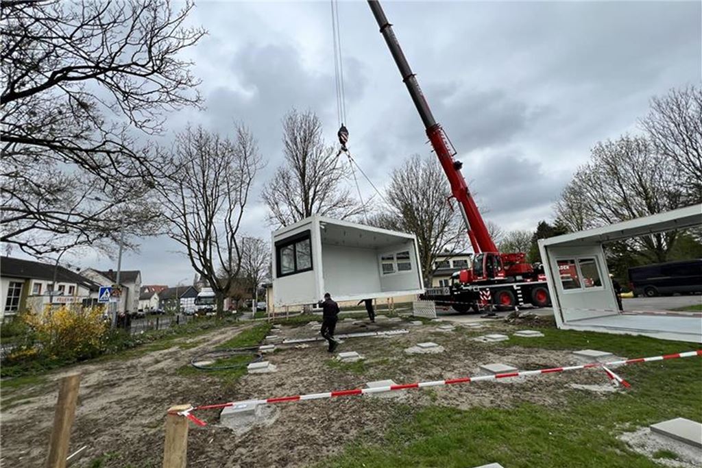 Biogas auf Eis, Wohngebiete mit Fragezeichen, Schule braucht Zeit An der Grundschule Lünern wurden im März 2024 Container aufgestellt, um Raumnot zu lindern. Planungen für eine Schulerweiterung laufen.