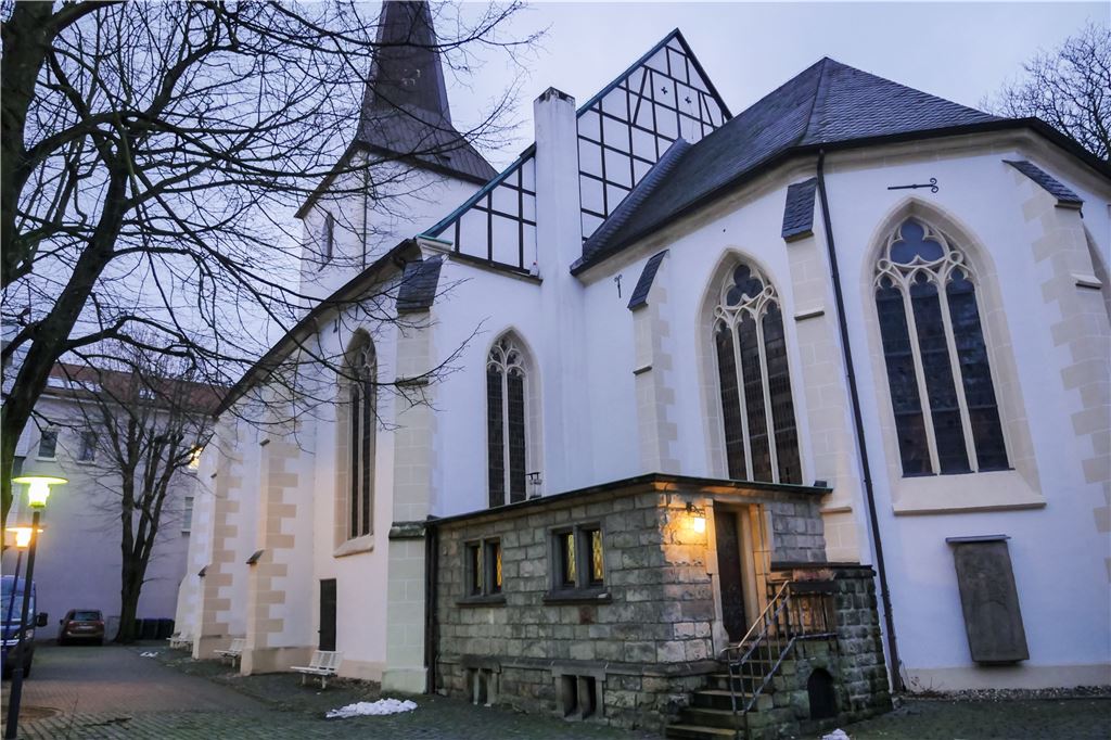 Pfarrer Mombauer zu hohen Energiekosten: „Wir haben keinen Puffer“ Beleuchtete Stadtkirche