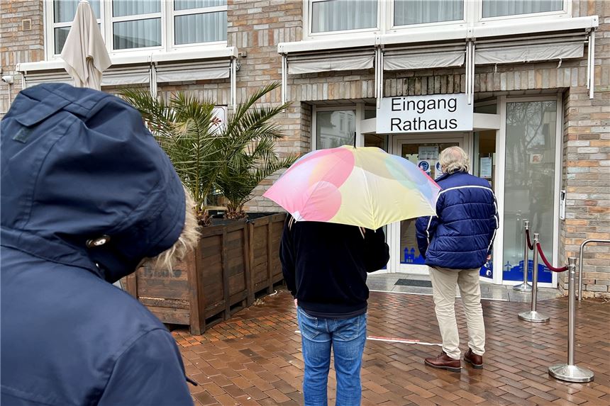 Stadt Unna kommt dem Land zuvor: Entscheidung zum Corona-Schutz gefallen An die Corona-Schleuse im Rathaus in Unna (hier ein Archivbild) haben sich die meisten Menschen laut Bürgermeister Dirk Wigant gewöhnt.