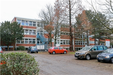 An die Martin-Luther-King-Gesamtschule in Oberdorstfeld sind Hakenkreuze geschmiert worden.