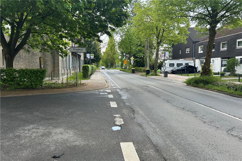 Autofahrer greift Fahrradfahrer in Cappenberg an Freiherr-vom-Stein-Straße in Cappenberg