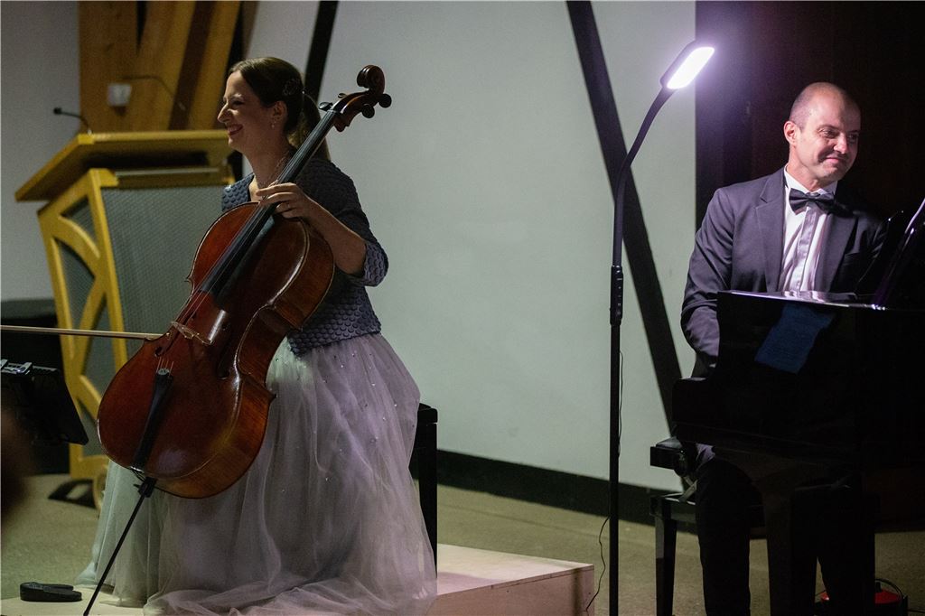 Duo Fortecello: Mikulska und Argenty begeistern im Emscherquellhof Anna Mikulska und Philippe Argenty spielten Frederic Chopins Sonate für Violoncello und Klavier.