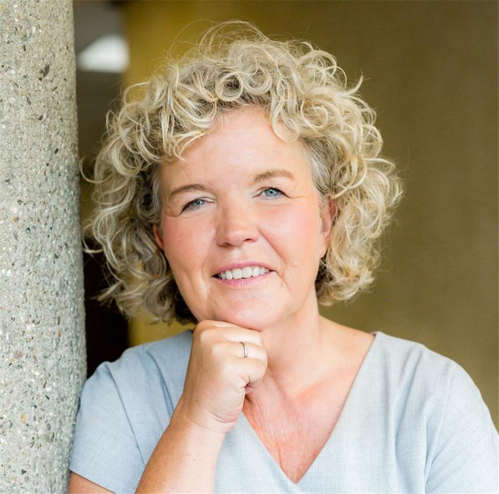 Viele Informationen für Senioren: Leben mit Demenz, Vorsorge und Tanz Annette Goebel leitet die Talkrunde unter dem Motto "Leben mit Demenz - wir reden drüber".