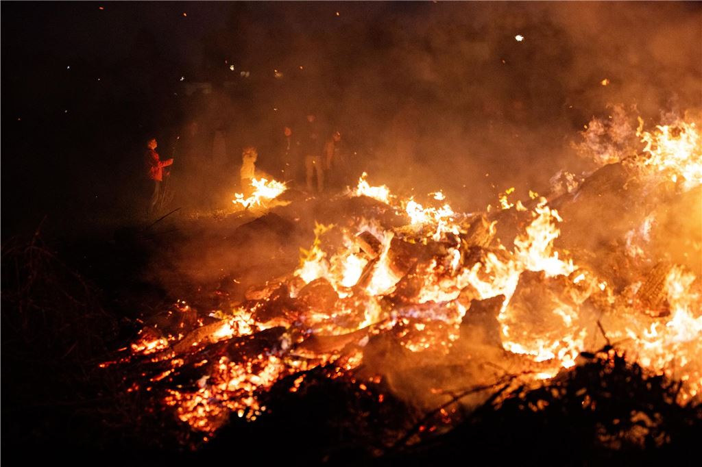 Osterfeuer Wasserturm Hengsen 2025