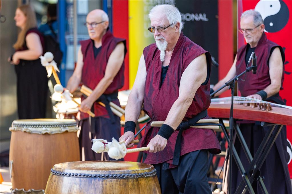 Extraschicht 2024 in Unna: Musikgruppe mit Trommlern