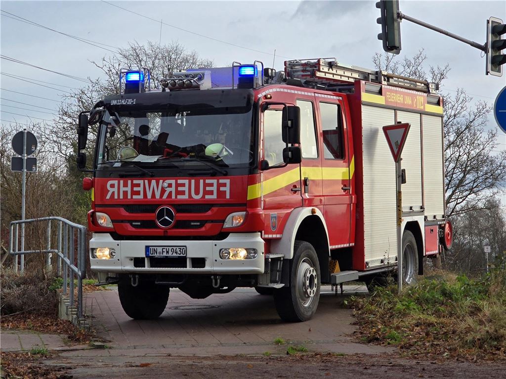 Christoph 8 landet am Neujahrsmorgen an der Hammer Straße Auch die Feuerwehr war vor Ort. Es handelte sich aber lediglich um einen medizinischen Notfall.